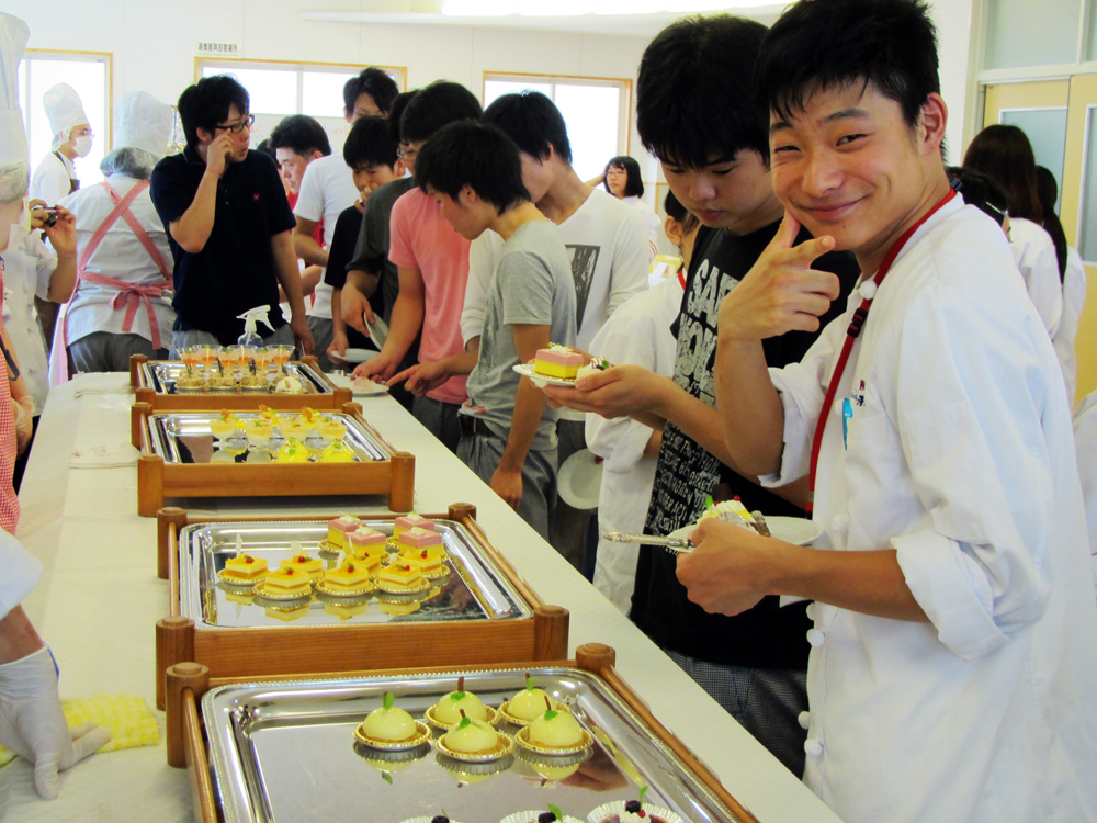 ケーキバイキング