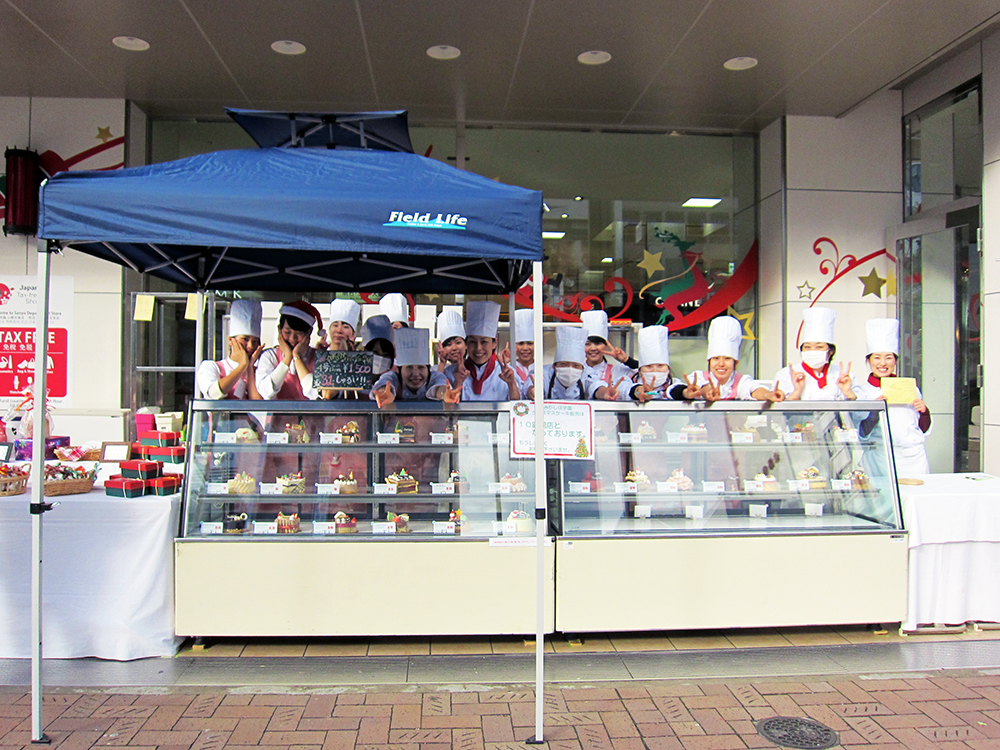 山陽百貨店で製菓学生が作ったクリスマスケーキを販売しました 15年12 22 24 みかしほ学園 日本調理製菓専門学校 日本栄養専門学校