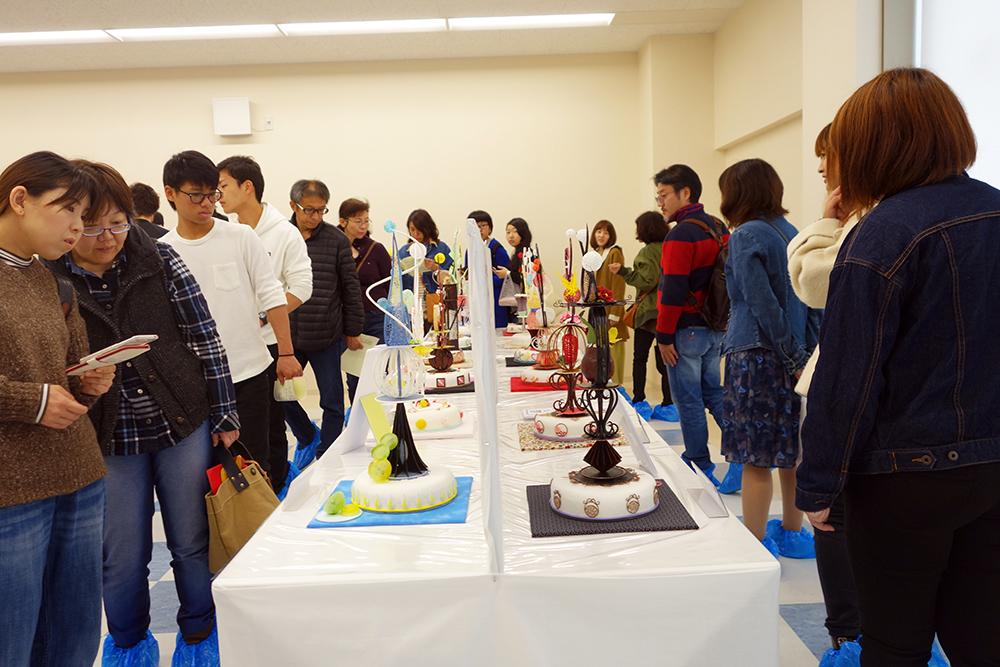 製菓校6F　製菓技術科2年生の工芸菓子展示